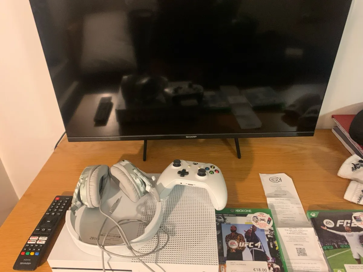 Xbox one Bundle with Smart tv - Image 1