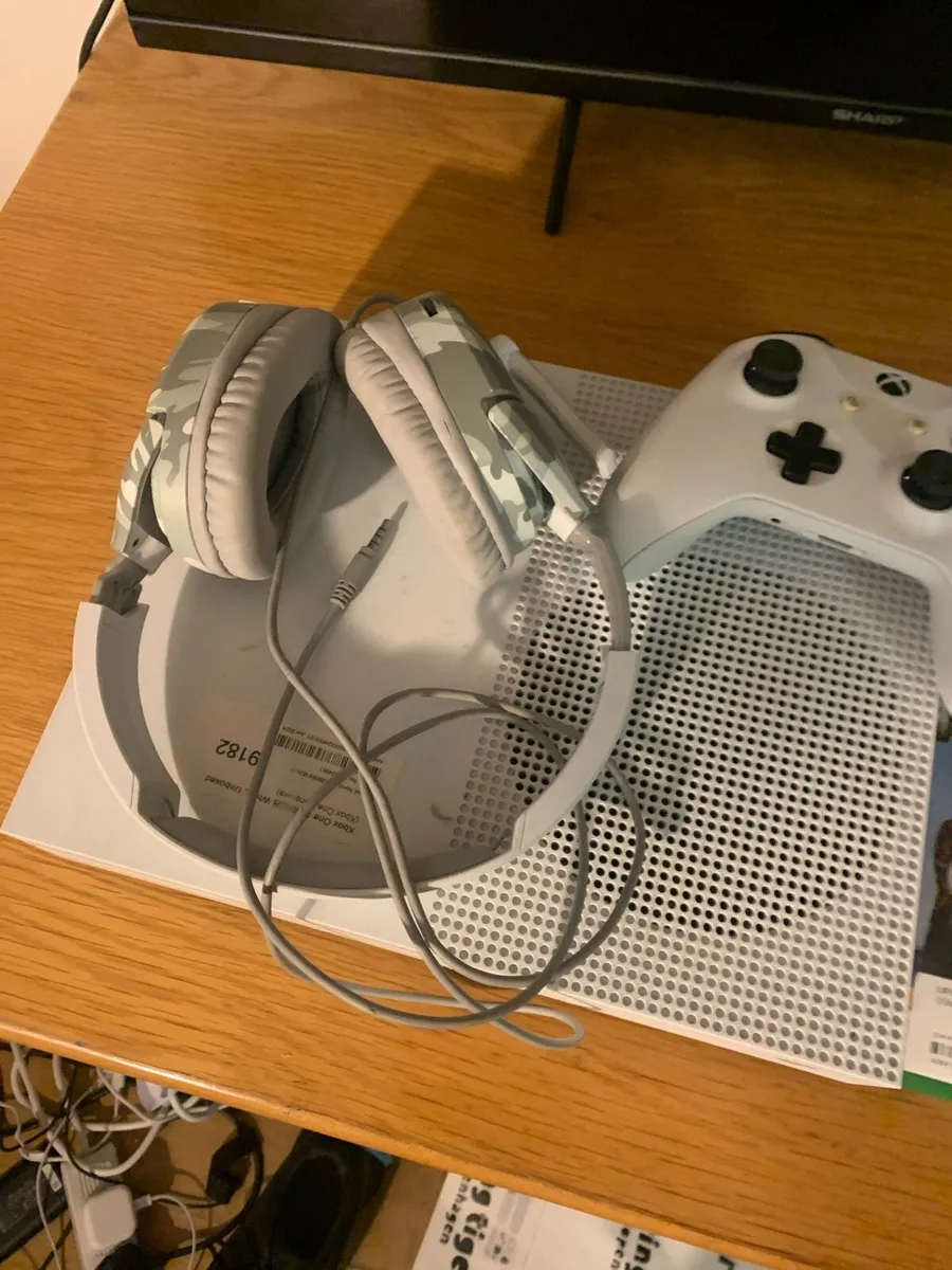 Xbox one Bundle with Smart tv - Image 2