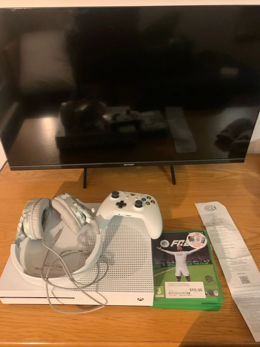 Xbox one Bundle with Smart tv - Image 4