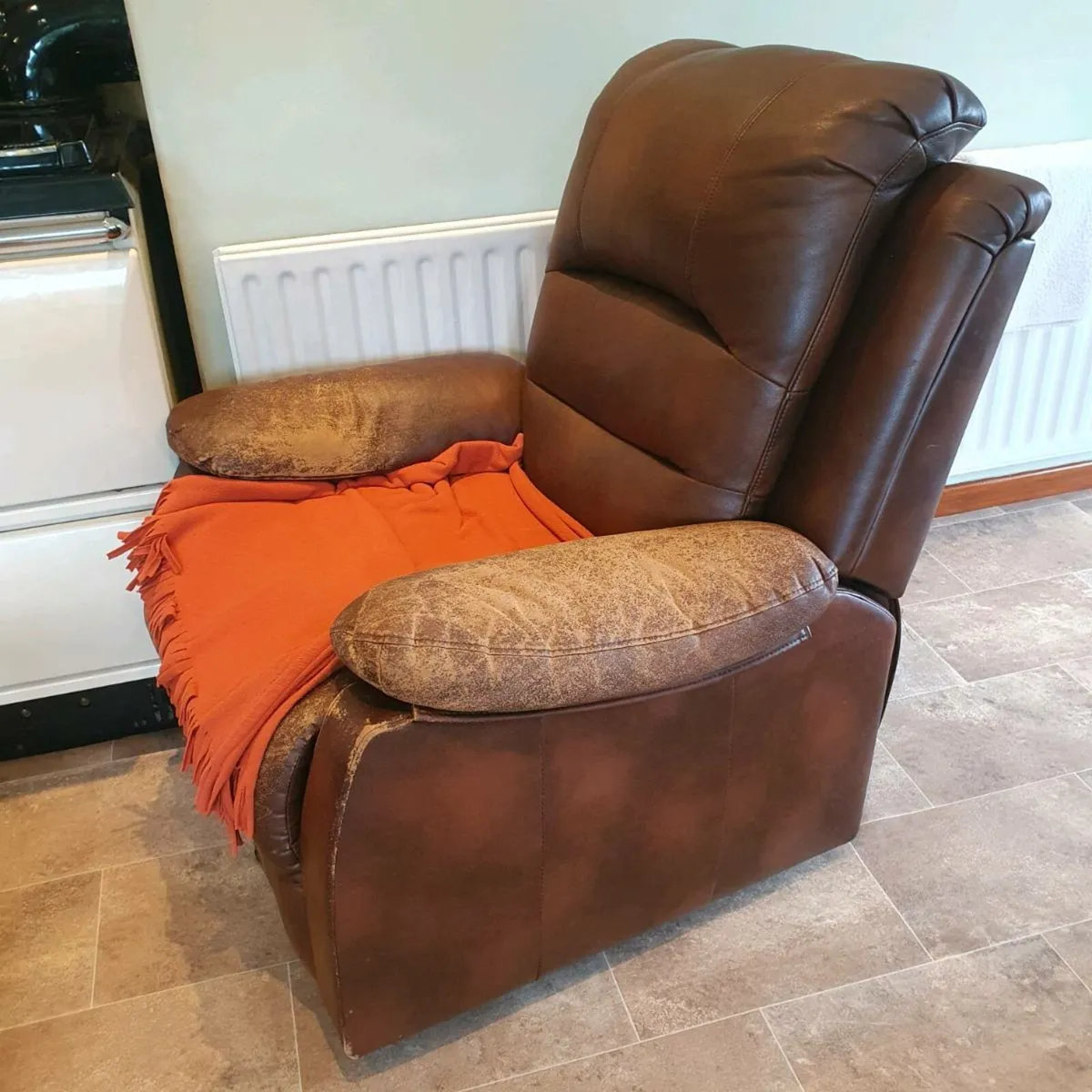 3 piece 1 sofa and 2 armchairs electric reclining - Image 4