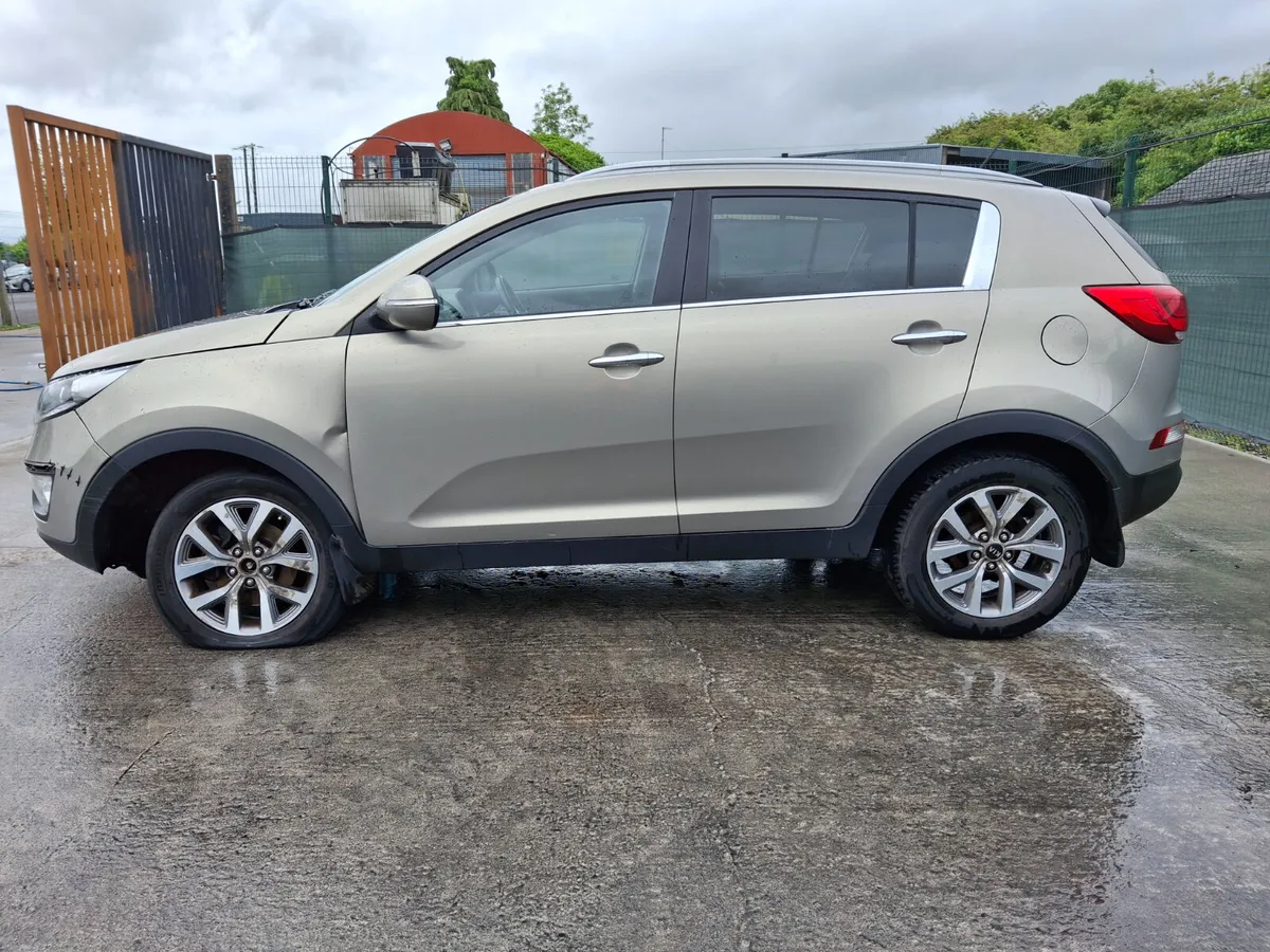 142 Kia Sportage 1.7 Diesel Light Damage - Image 3