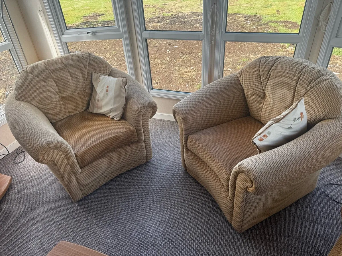 Two swivel armchairs and a couch bed - Image 3