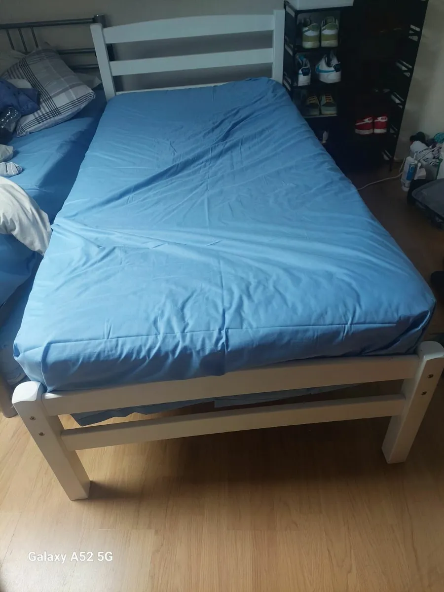 Single bed with white frame