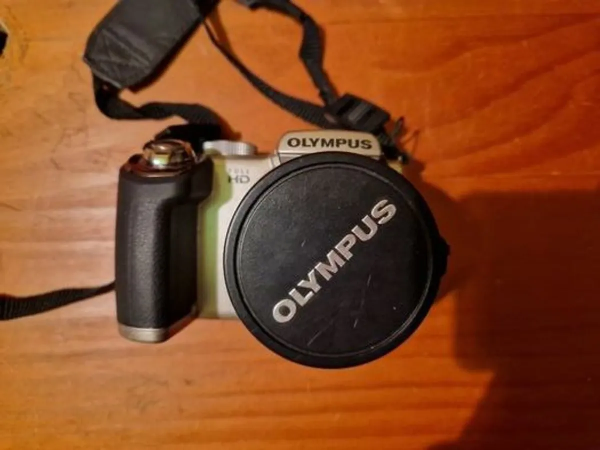 OLYMPUS SP-720UZ Digital Camera Excellent Conditon - Image 1