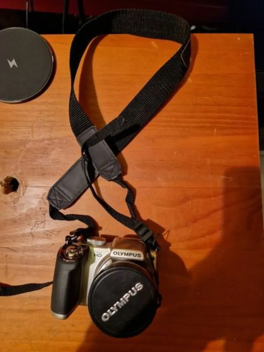 OLYMPUS SP-720UZ Digital Camera Excellent Conditon - Image 2