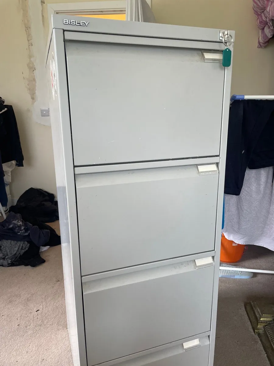 Metal file cabinet with keys - Image 2