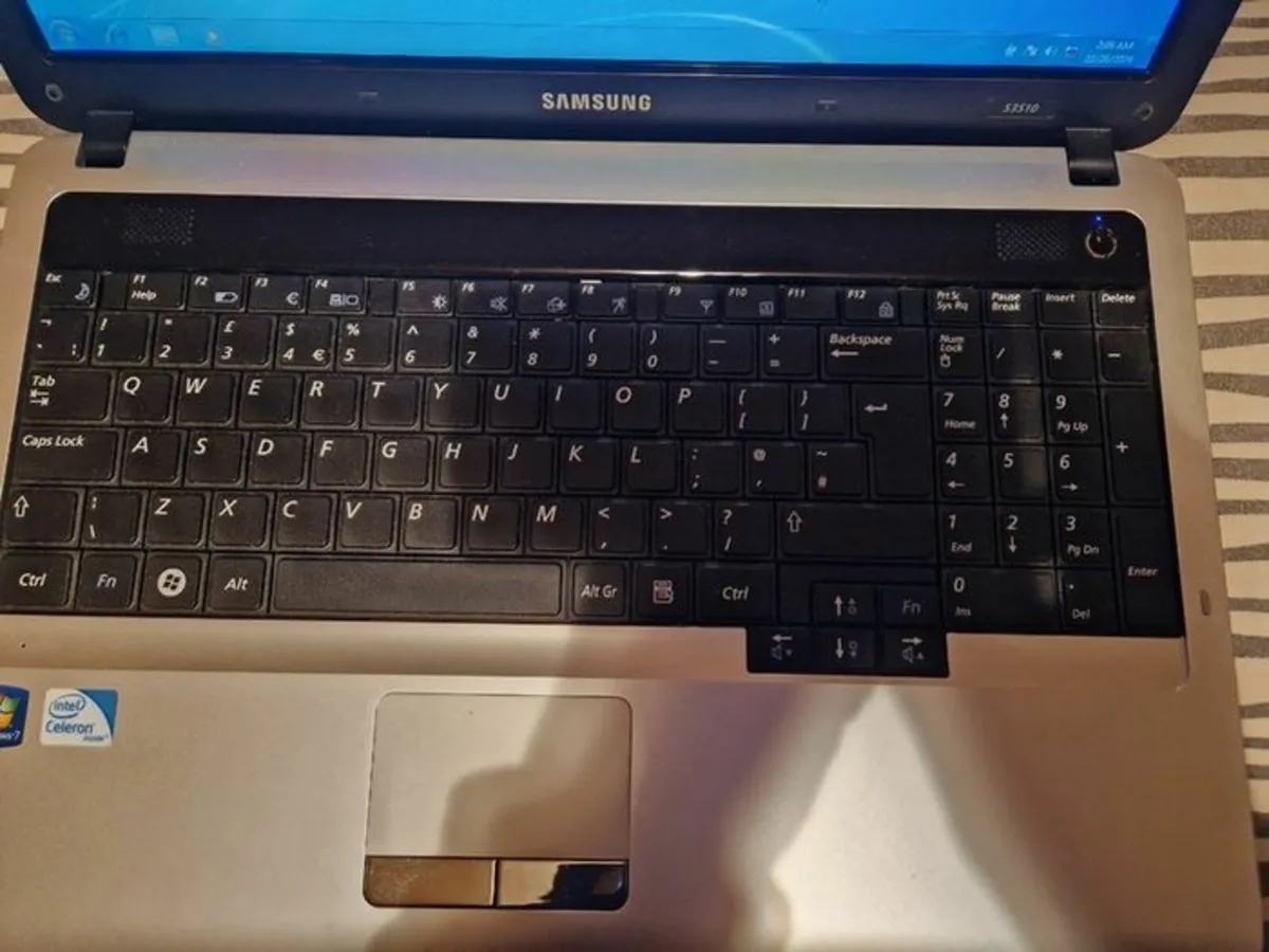 Samsung S3510 Laptop, 1 Terrabyte Hard Drive - Image 1