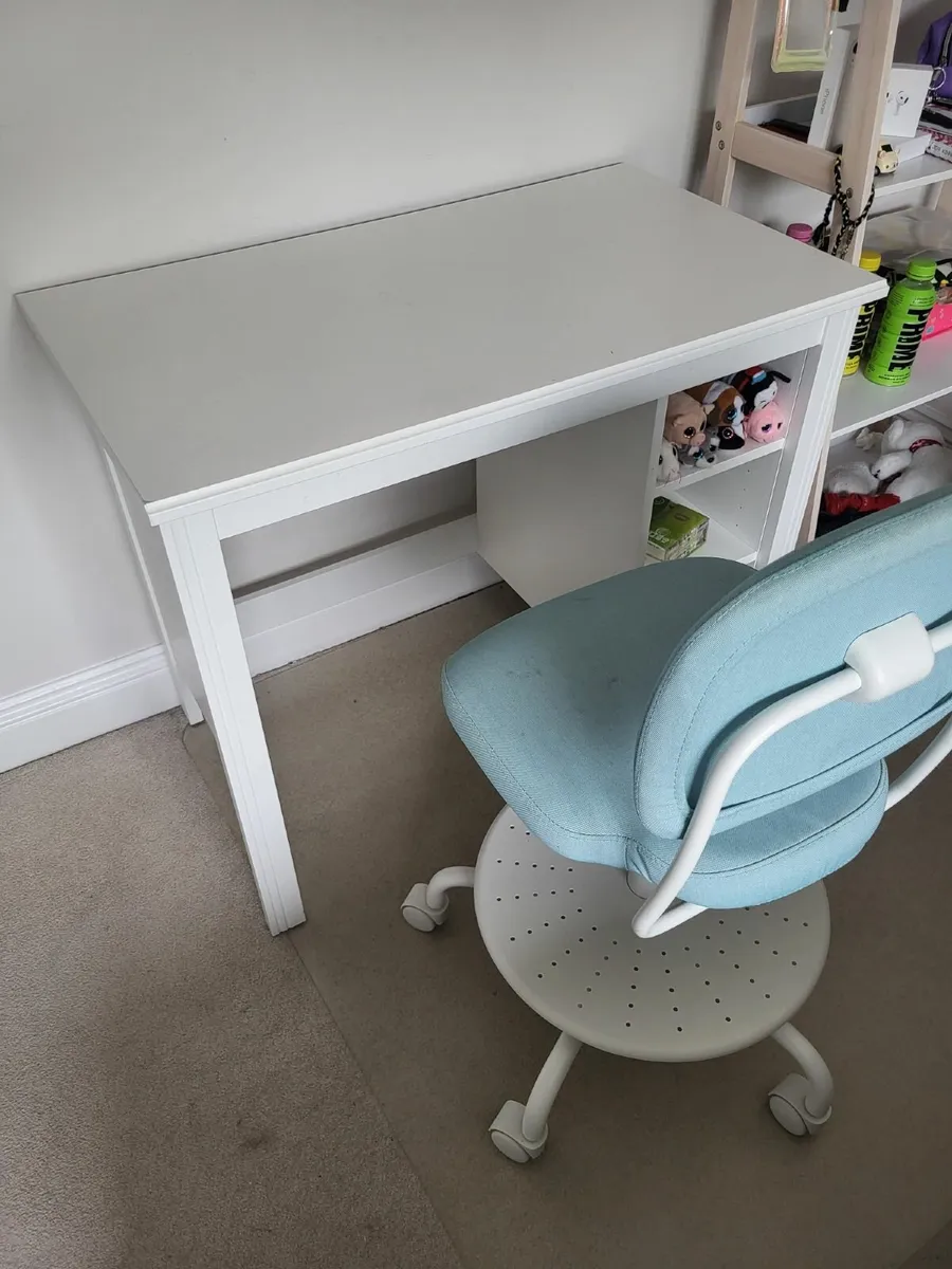 Kids study desk & chair - Image 2