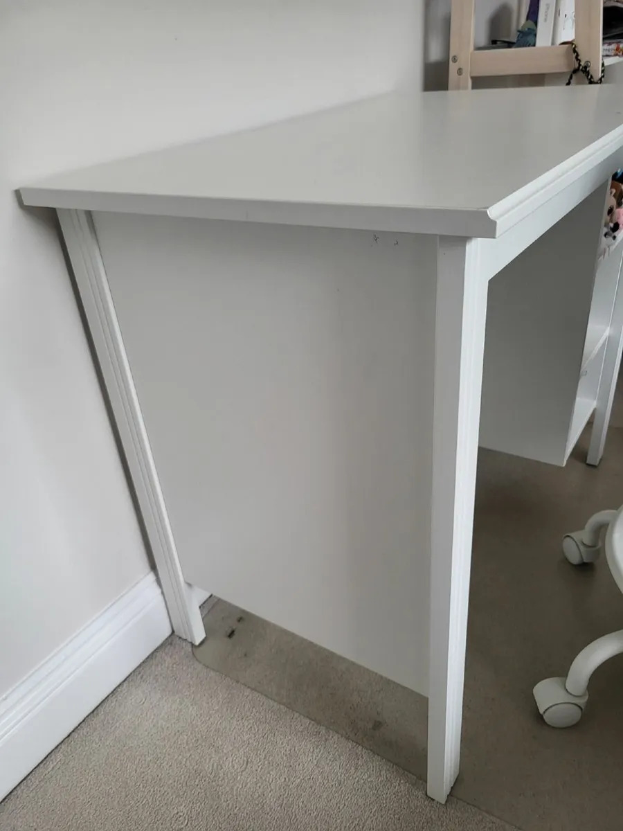 Kids study desk & chair - Image 3