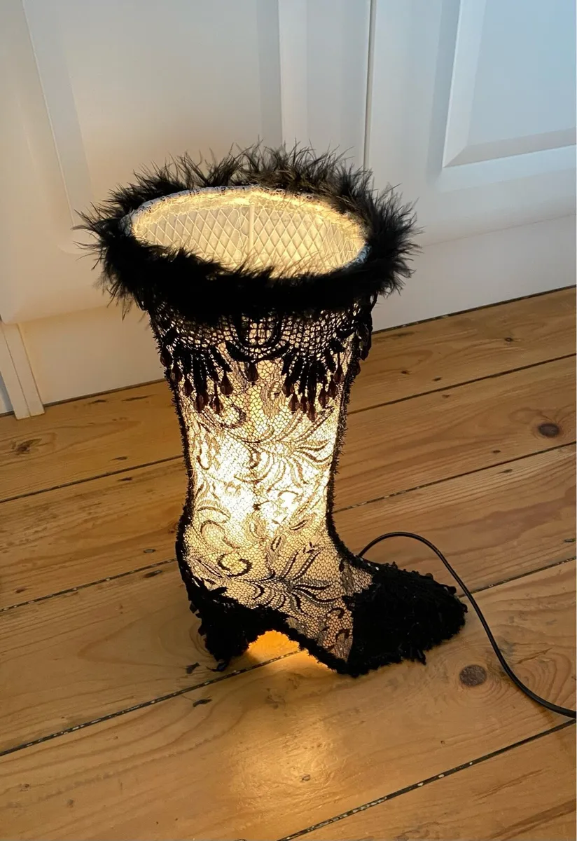 NEW Lamp in the shape of a Boot, in-line switch - Image 2