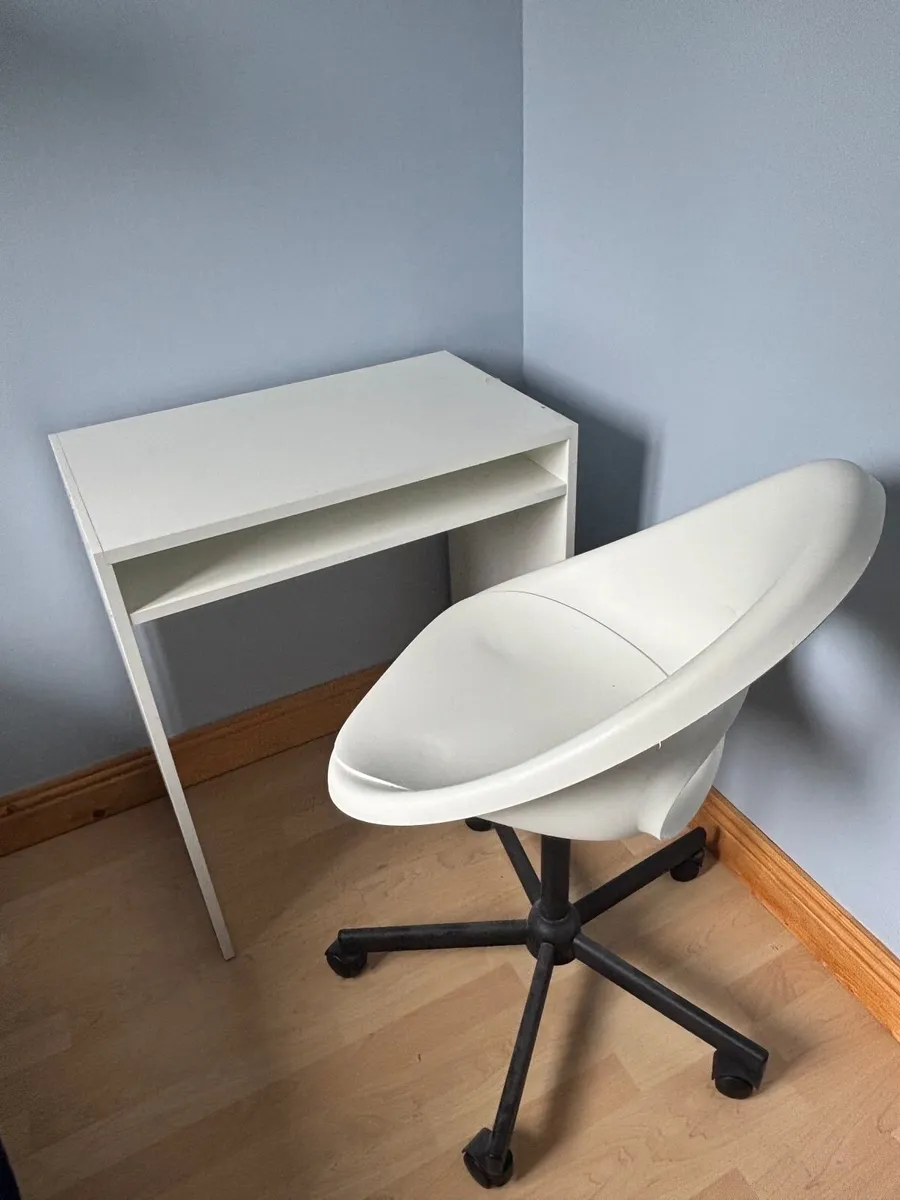 Kids study desk and chair - Image 1