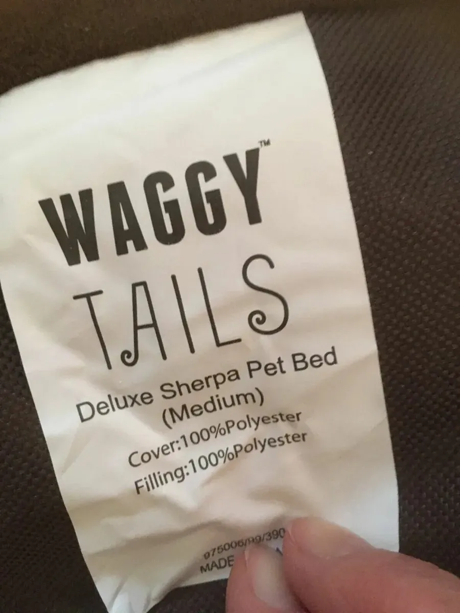 BRAND NEW Waggy Tails Sherpa Pet Bed, Medium - Image 3