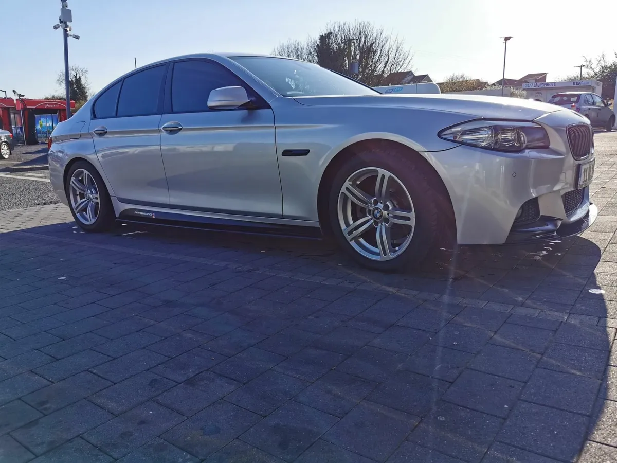 BMW 5-Series 2011 - Image 2