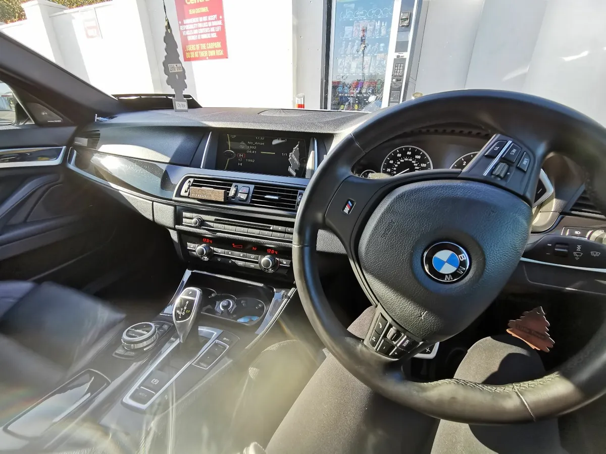 BMW 5-Series 2011 - Image 4