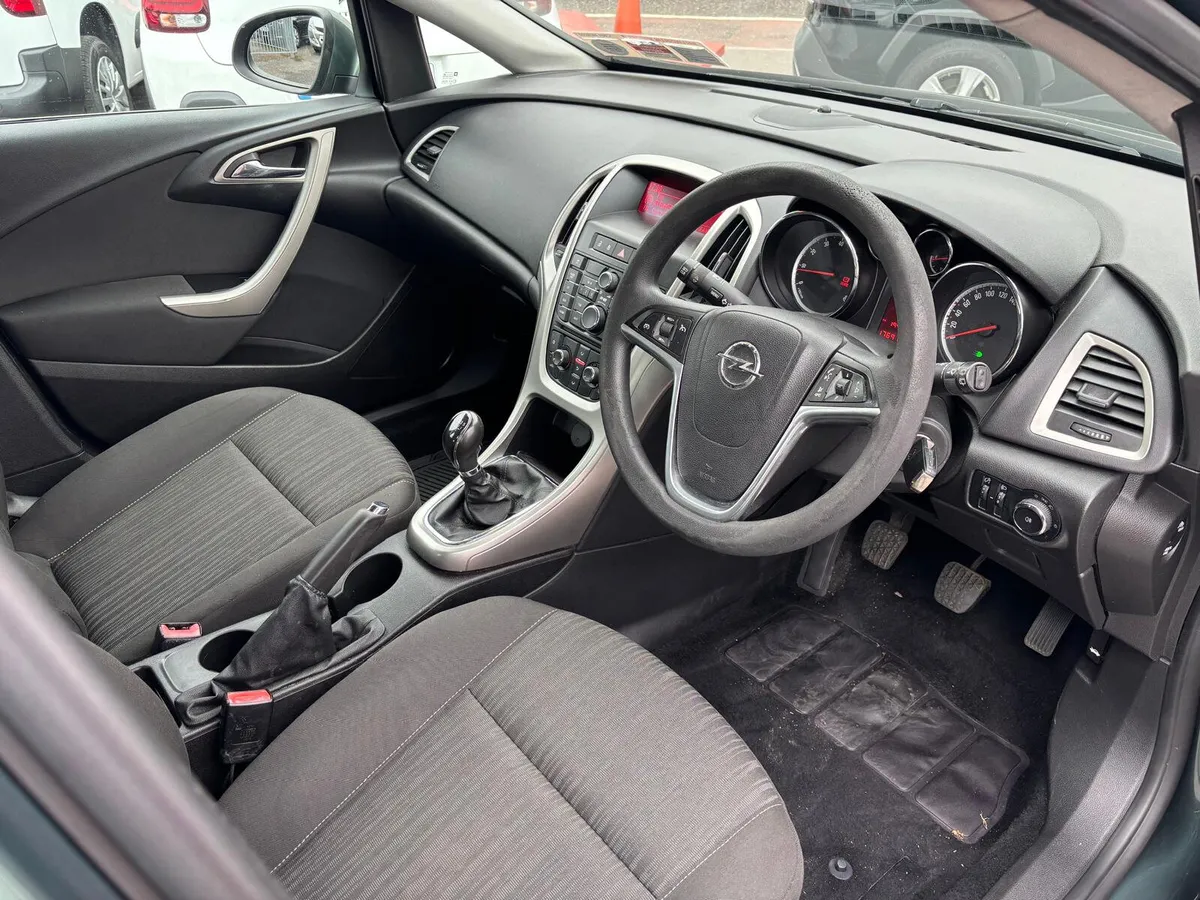 Opel Astra 2011  1.4 PETROL  NEW  NCT - Image 4