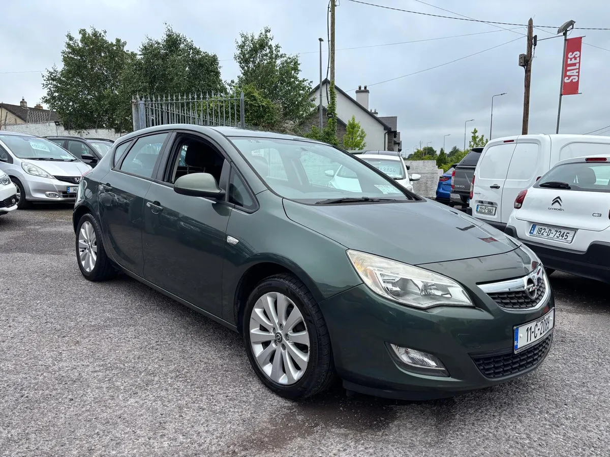 Opel Astra 2011  1.4 PETROL  NEW  NCT - Image 1
