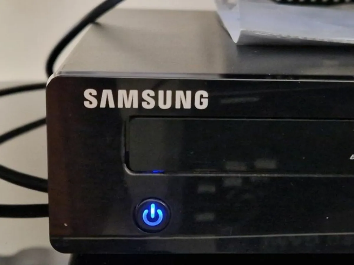 Samsung BLU-RAY DVD Player BD-P1500 with RC & Disc - Image 1