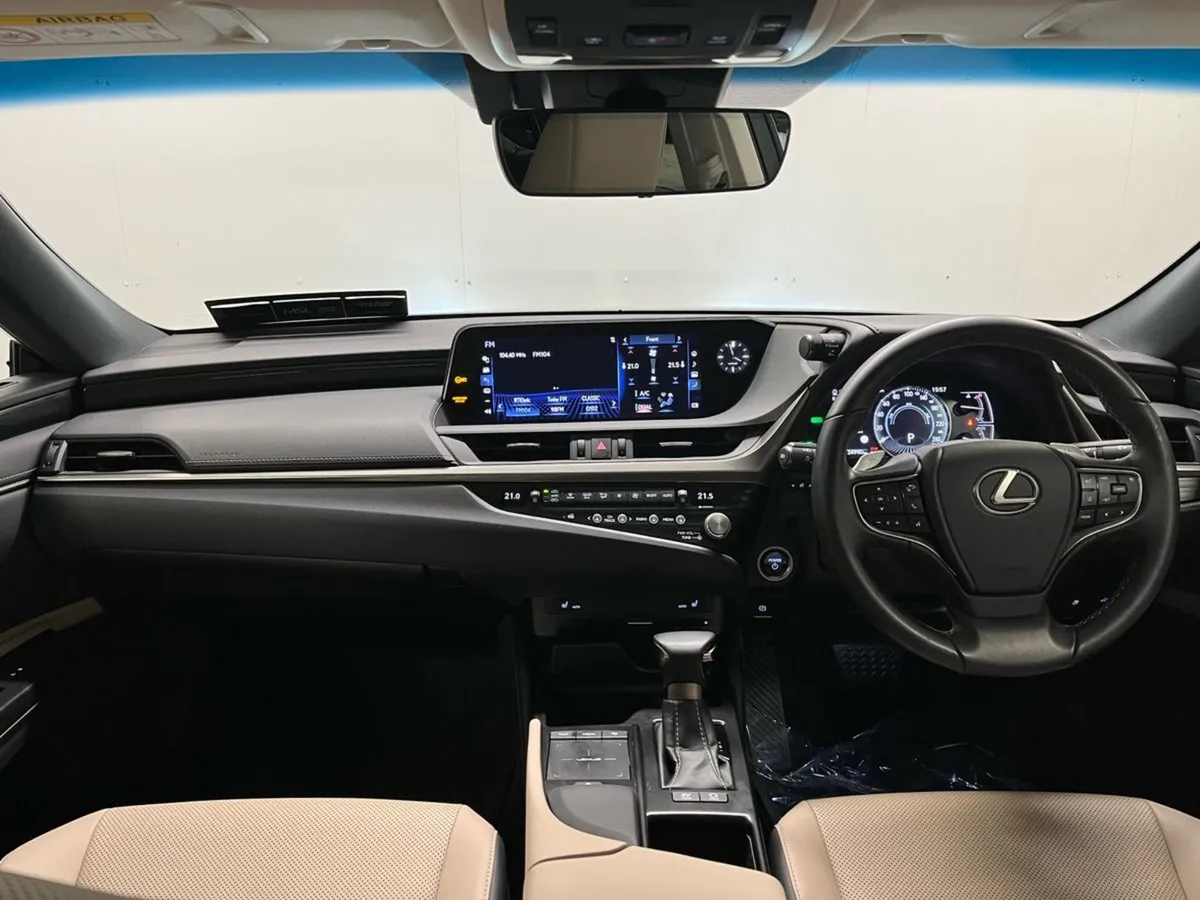 Lexus ES Es300h Dynamic - Image 4