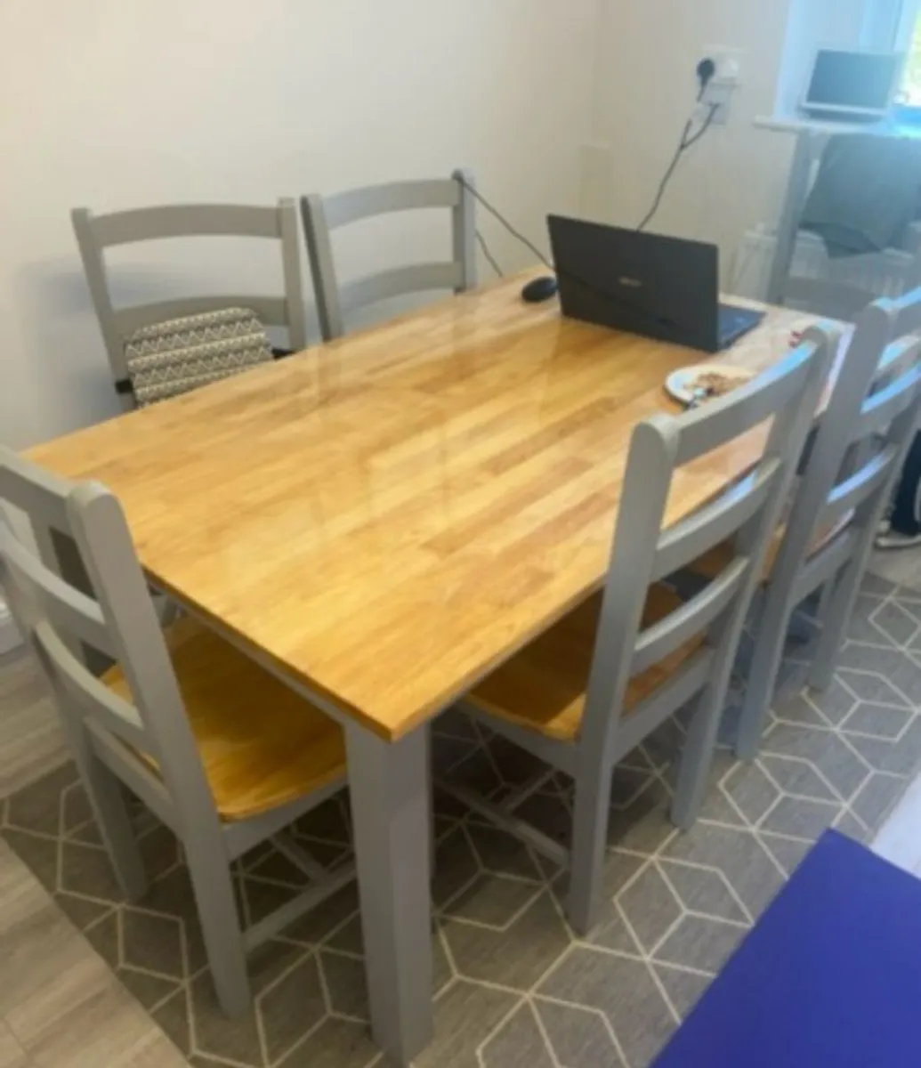 Dining Table & 6 Chairs