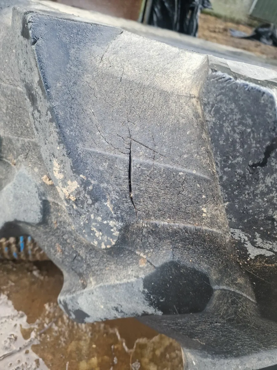 380 70 r28 - Image 3