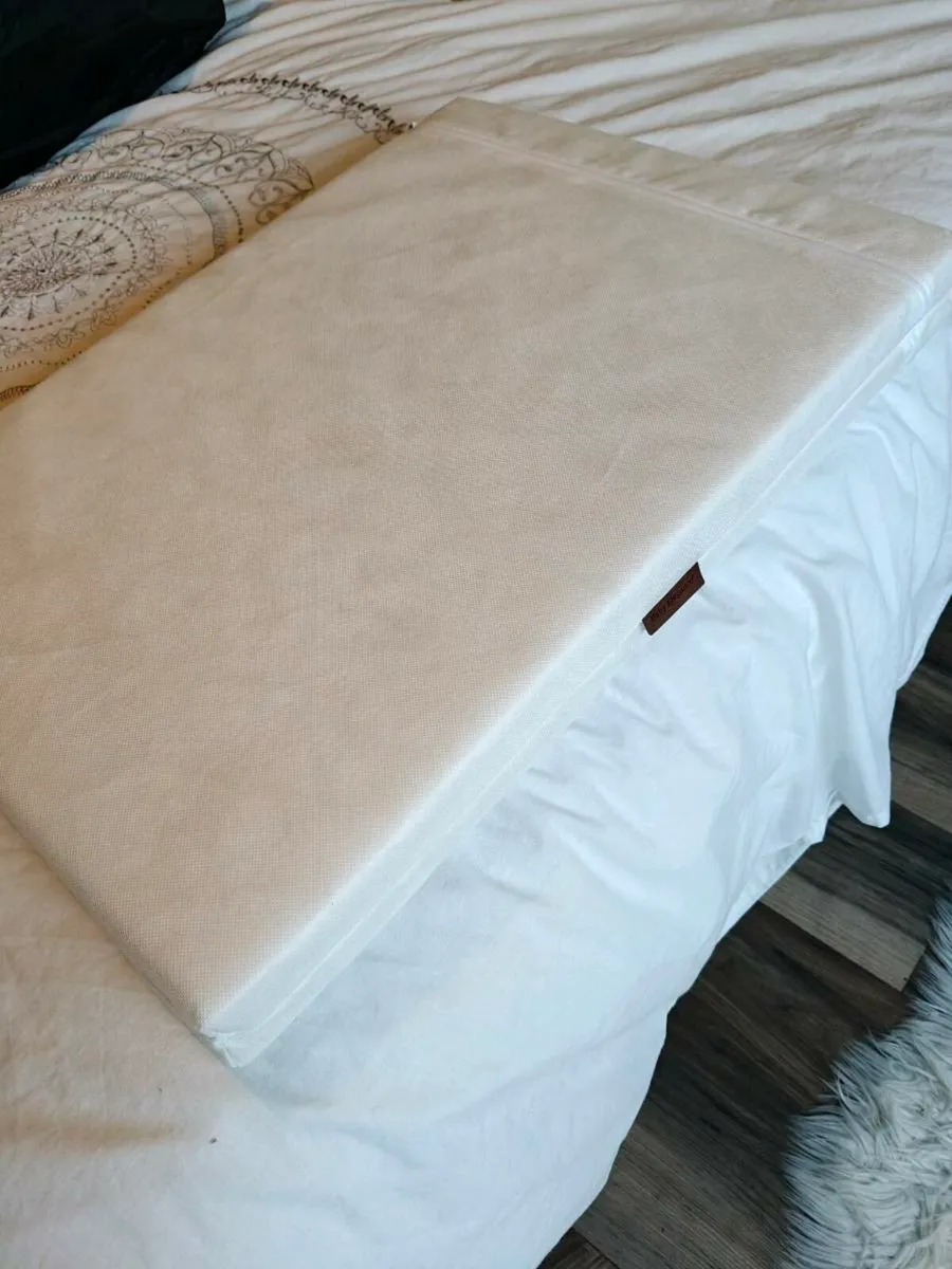Baby travel cot - Image 3