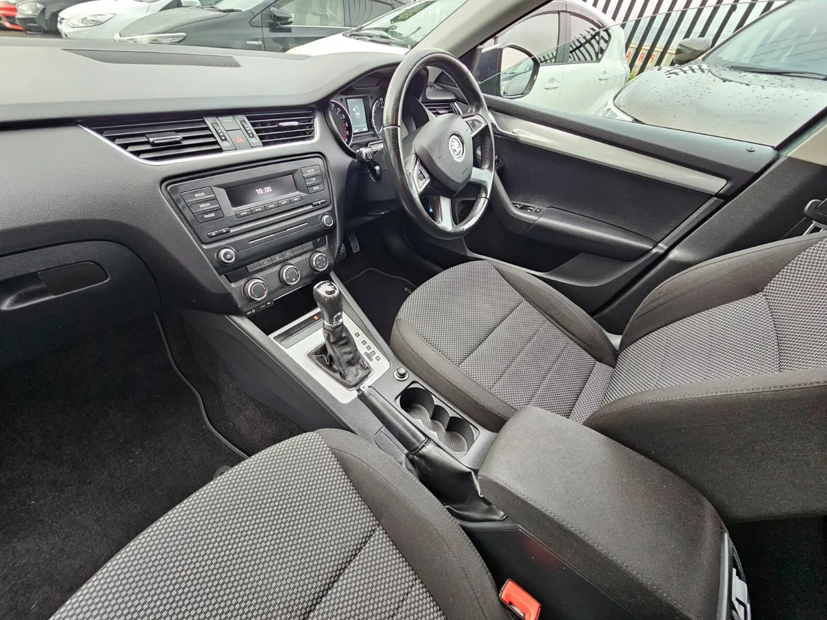 Skoda Octavia  1.6 TDI // Automatic - Image 3