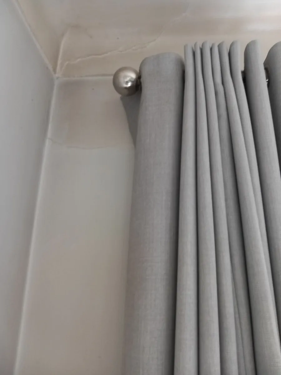 Curtains  and/or curtain poles - Image 4