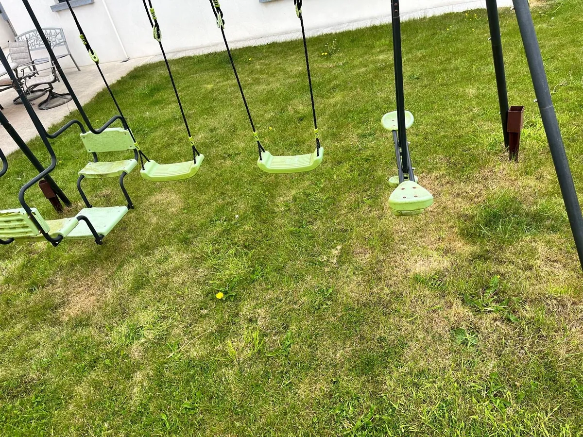 Swing set - Image 1
