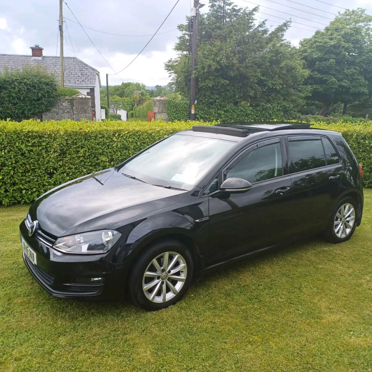 2016 Vw Golf with SUNROOF - Image 1