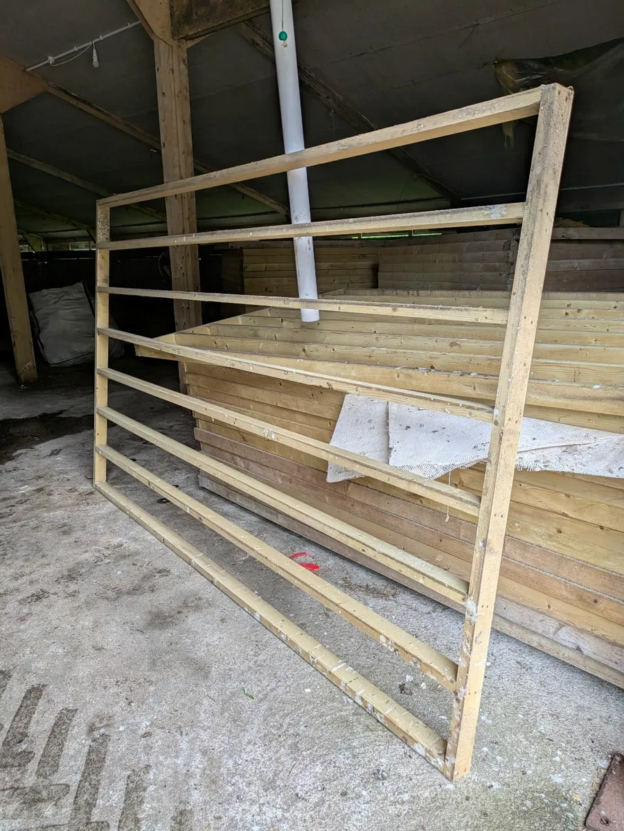 Poultry Henhouse wooden timber jump up frames - Image 2