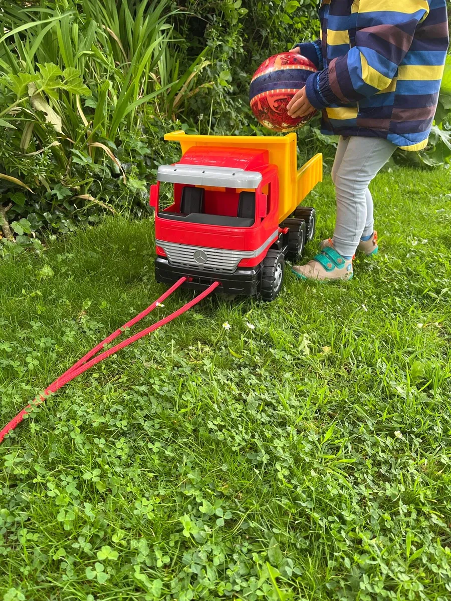 Toddler Mercedes Truck, red/yellow - Image 2