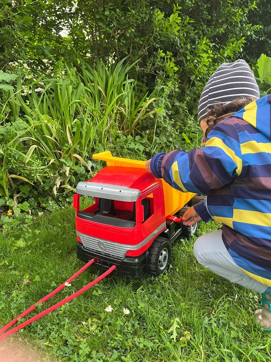 Toddler Mercedes Truck, red/yellow - Image 4