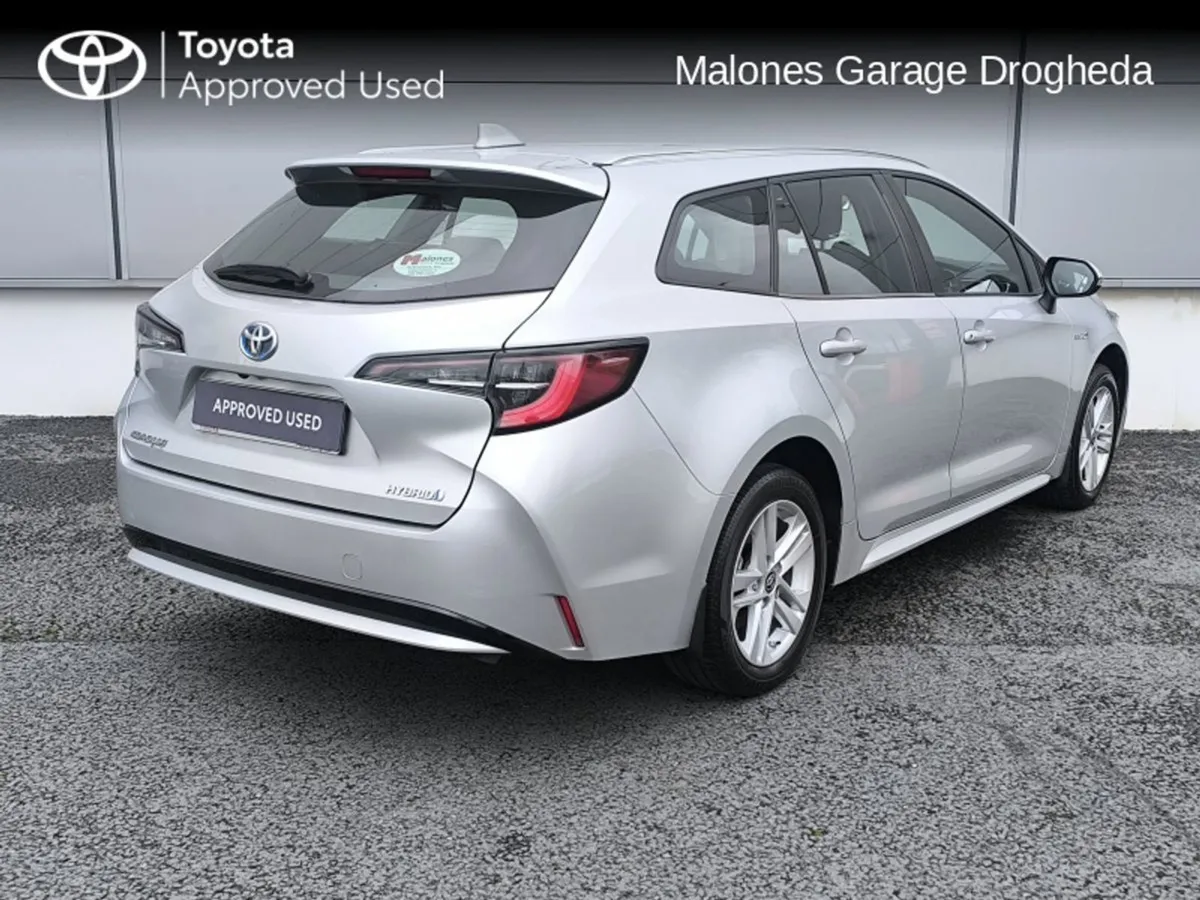 Toyota Corolla 1.8 Hybrid Touring Sport Luna Call - Image 2