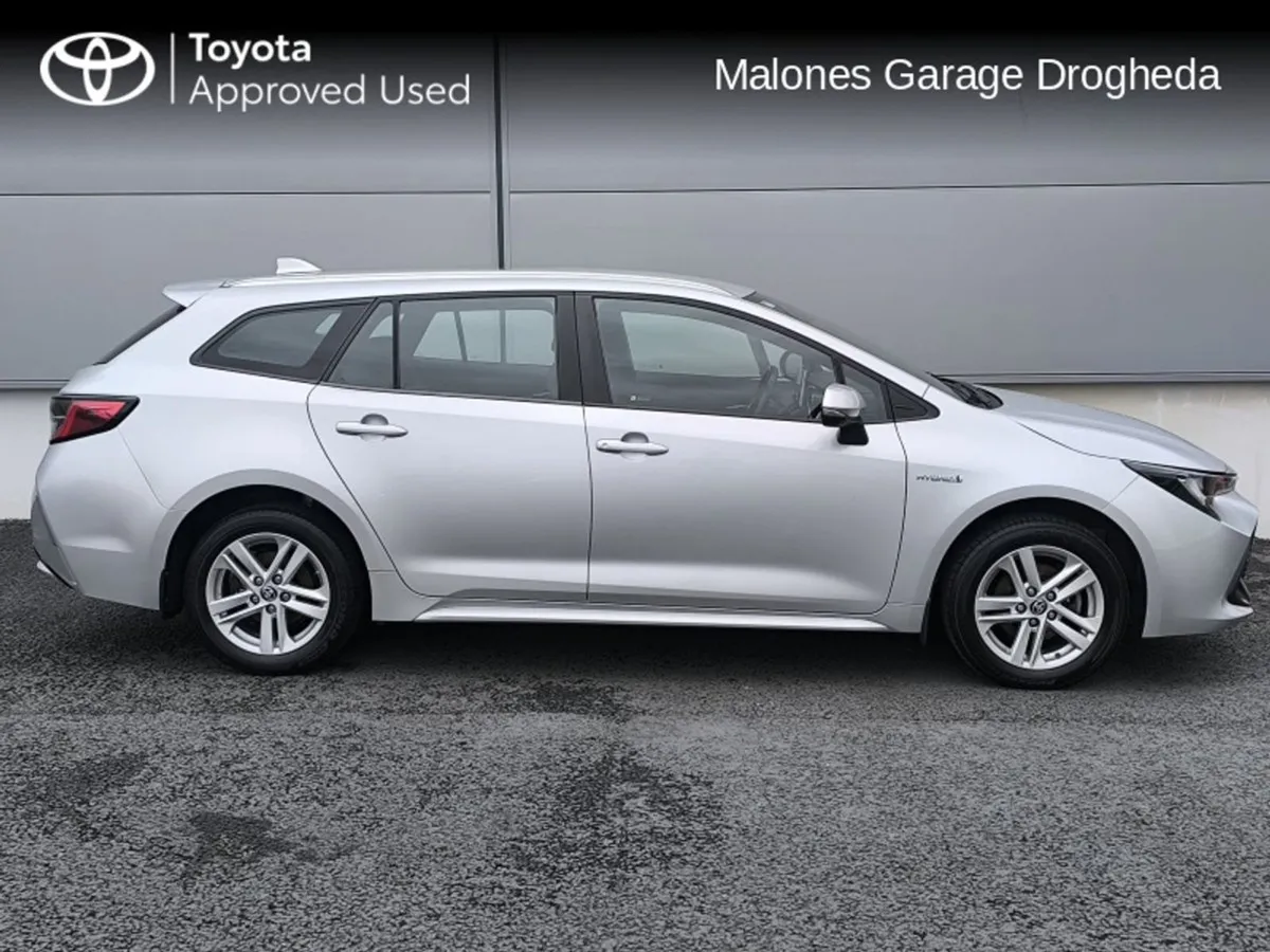 Toyota Corolla 1.8 Hybrid Touring Sport Luna Call - Image 3