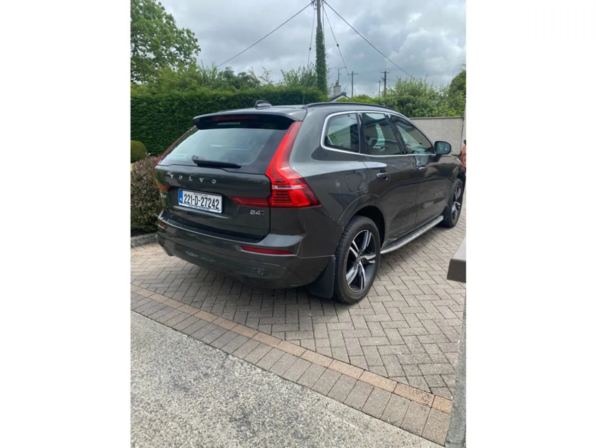 Volvo XC60 B4 D Momentum AWD 5DR Auto - Image 3