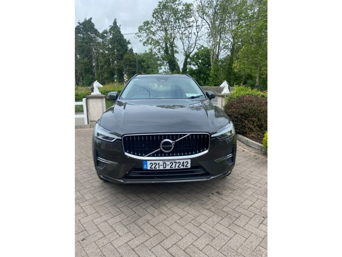Volvo XC60 B4 D Momentum AWD 5DR Auto - Image 4
