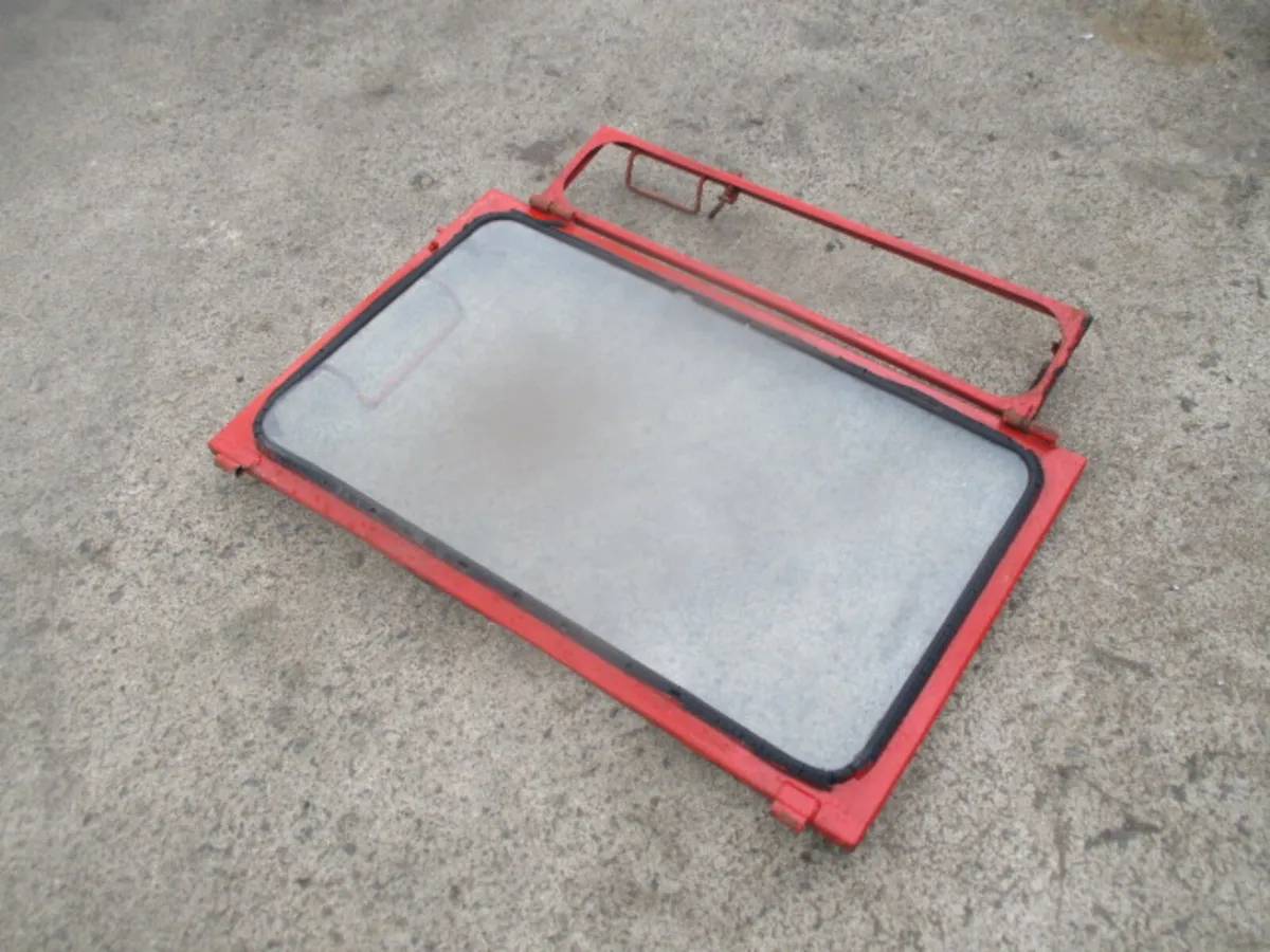 Duncan Cab Rear Window - Image 3
