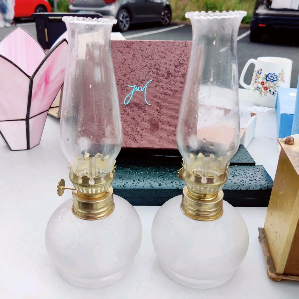VICTORIAN GLASS & REAL BRASS, Twin Oil Lamps ! - Image 1