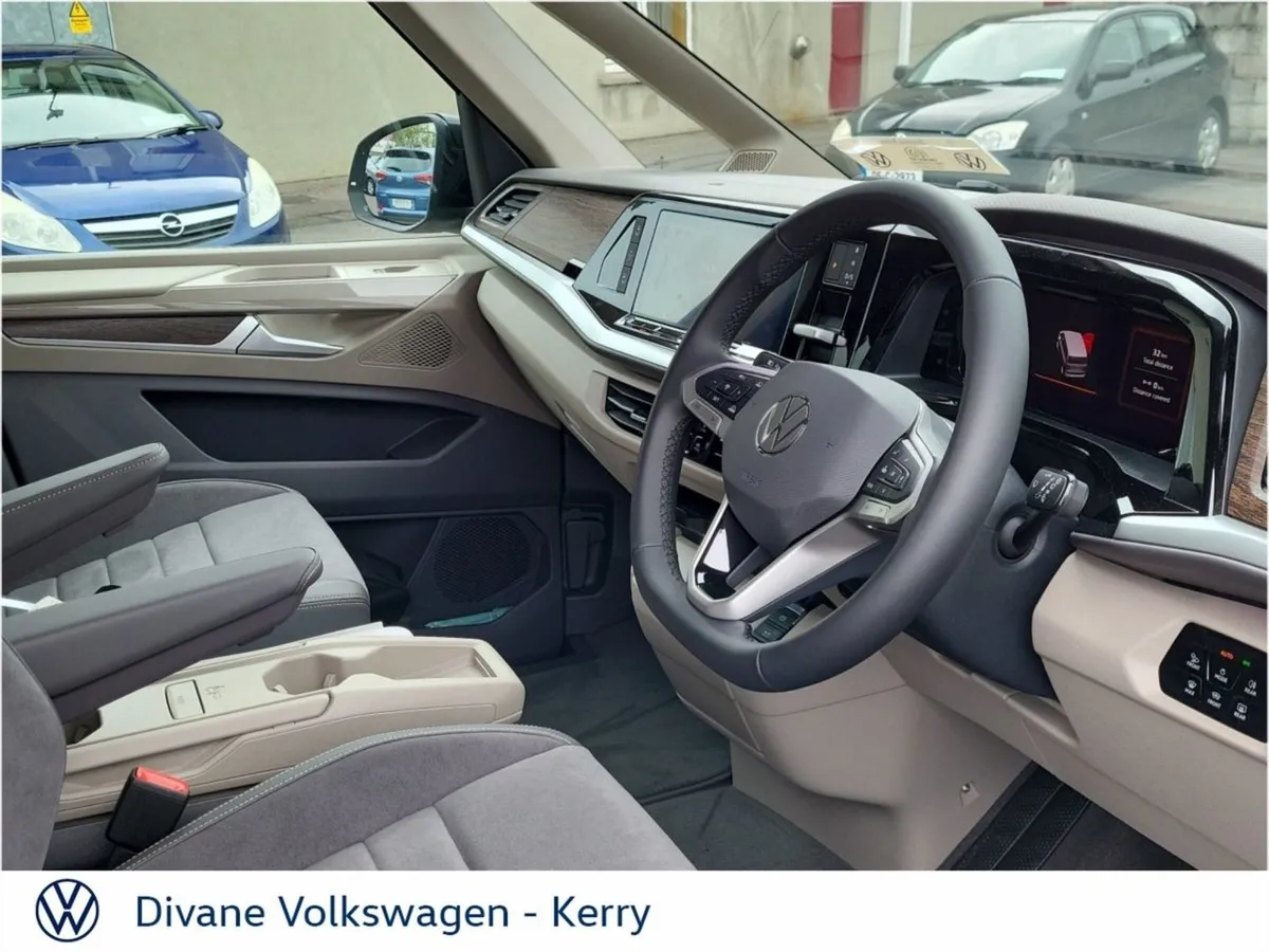 Volkswagen Multivan Style Phev 240HP A6A LOH - Image 4