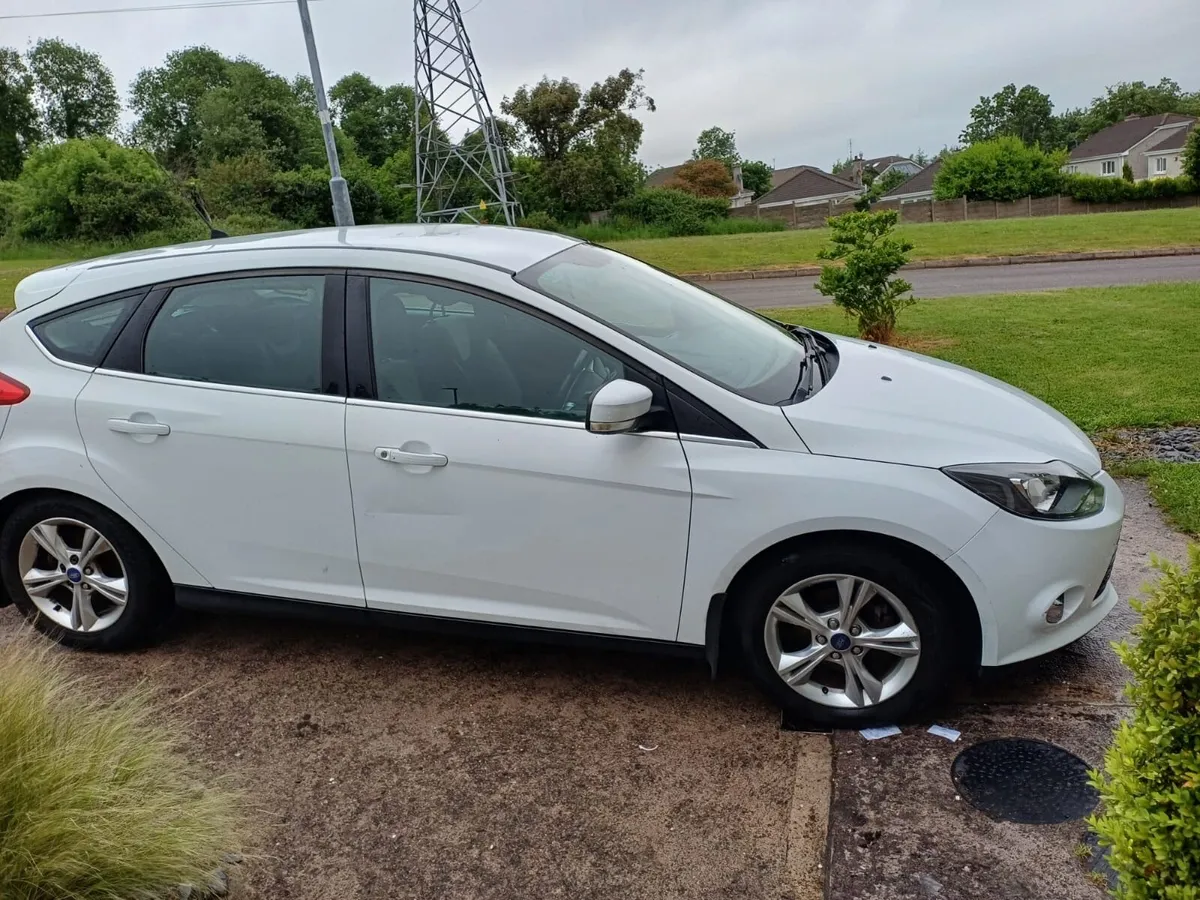 Ford Focus 2012 - Image 2