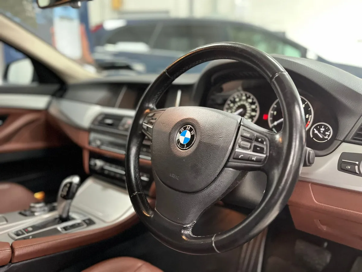 BMW 5-Series 2015. 520D. SE ESTATE - Image 4