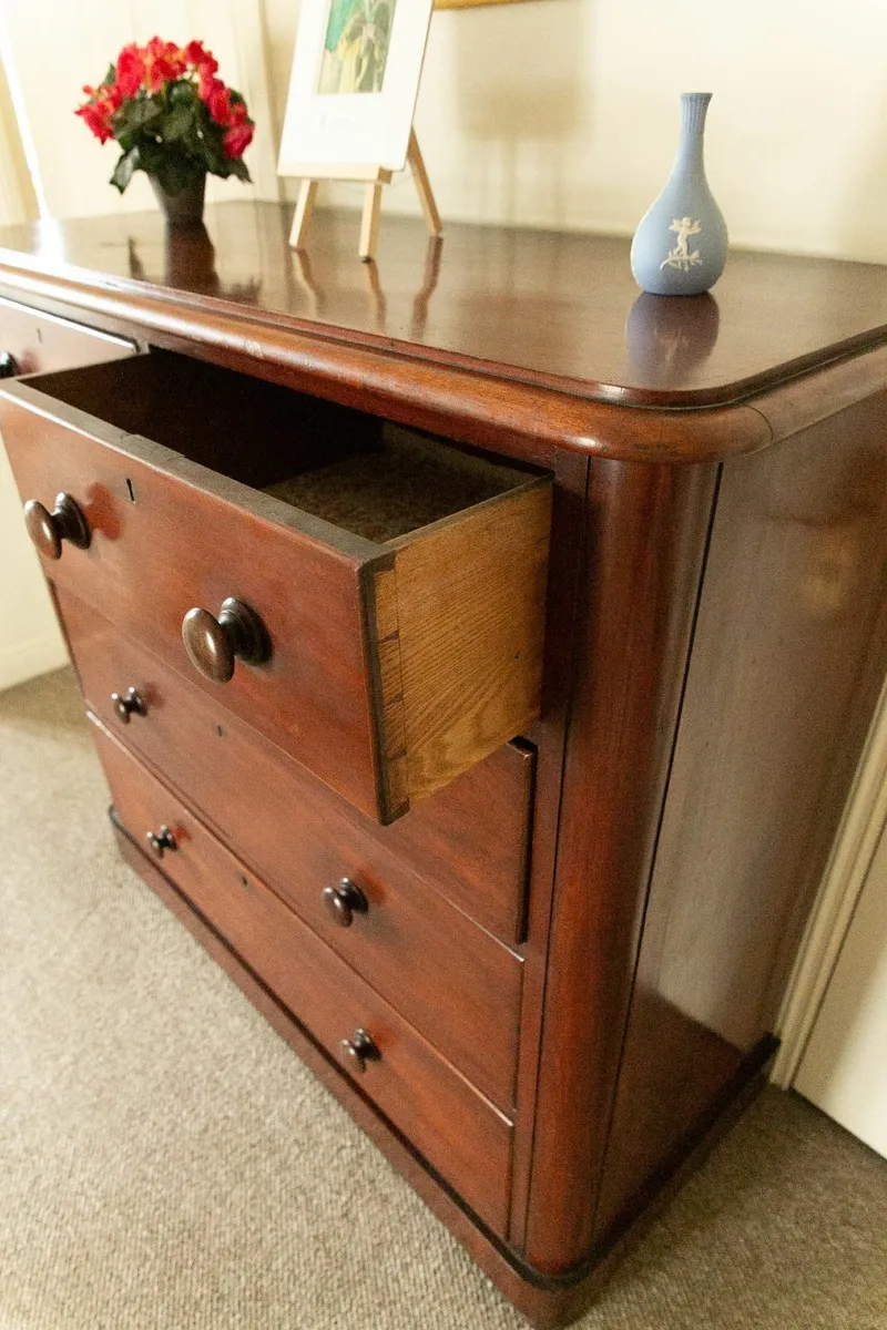 Victorian Mahogany Chest of Drawers - Image 3