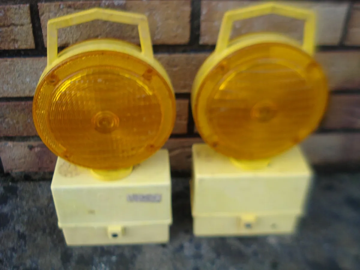 2 VINTAGE 1980 PLASTIC ROAD WORKS LAMPS. - Image 1