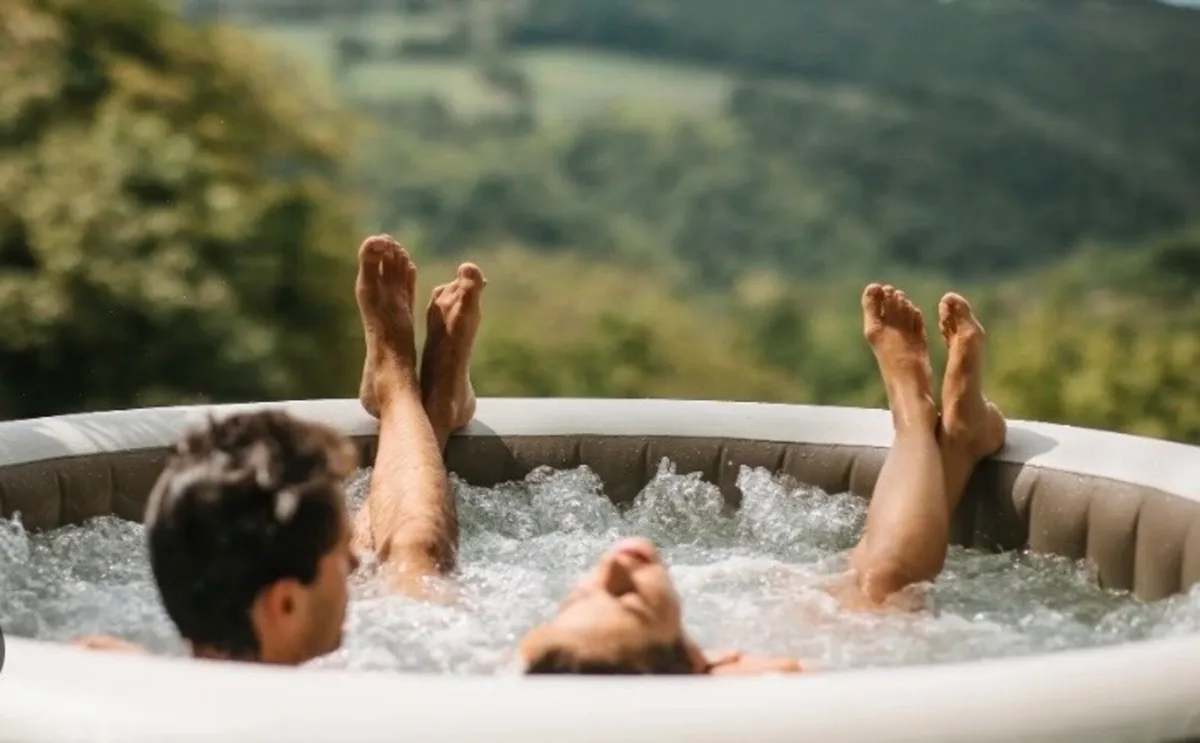 Hot tub for rent - Image 1
