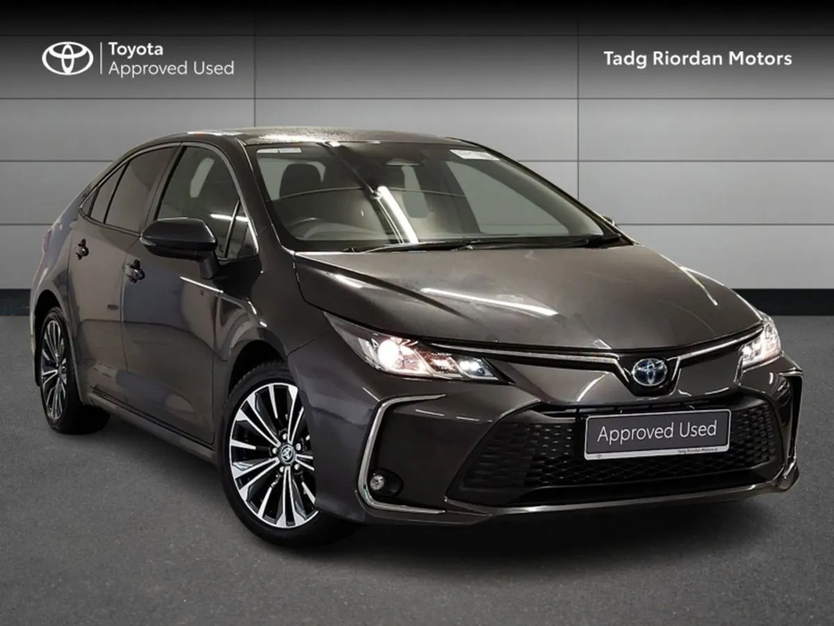 Toyota Corolla Luna Sport Saloon - Image 1