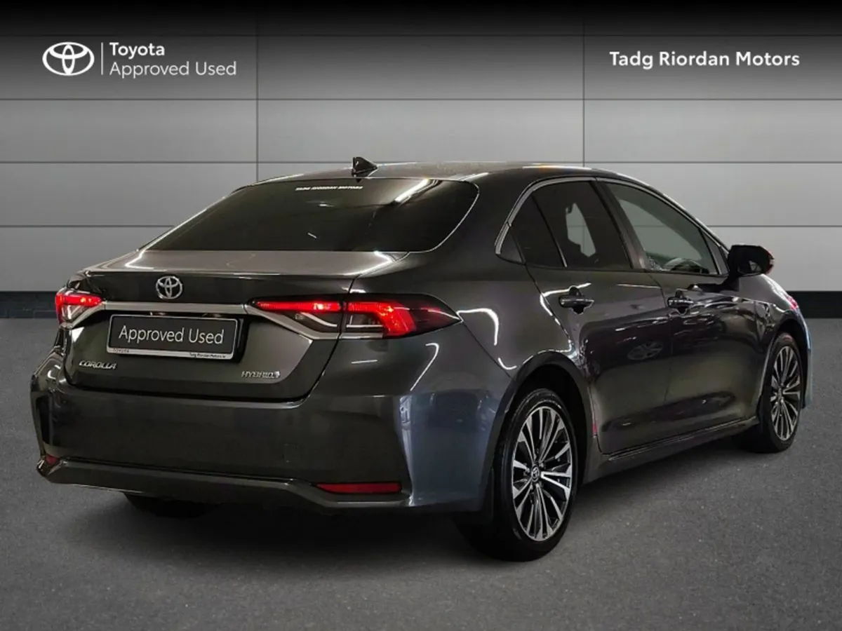 Toyota Corolla Luna Sport Saloon - Image 2