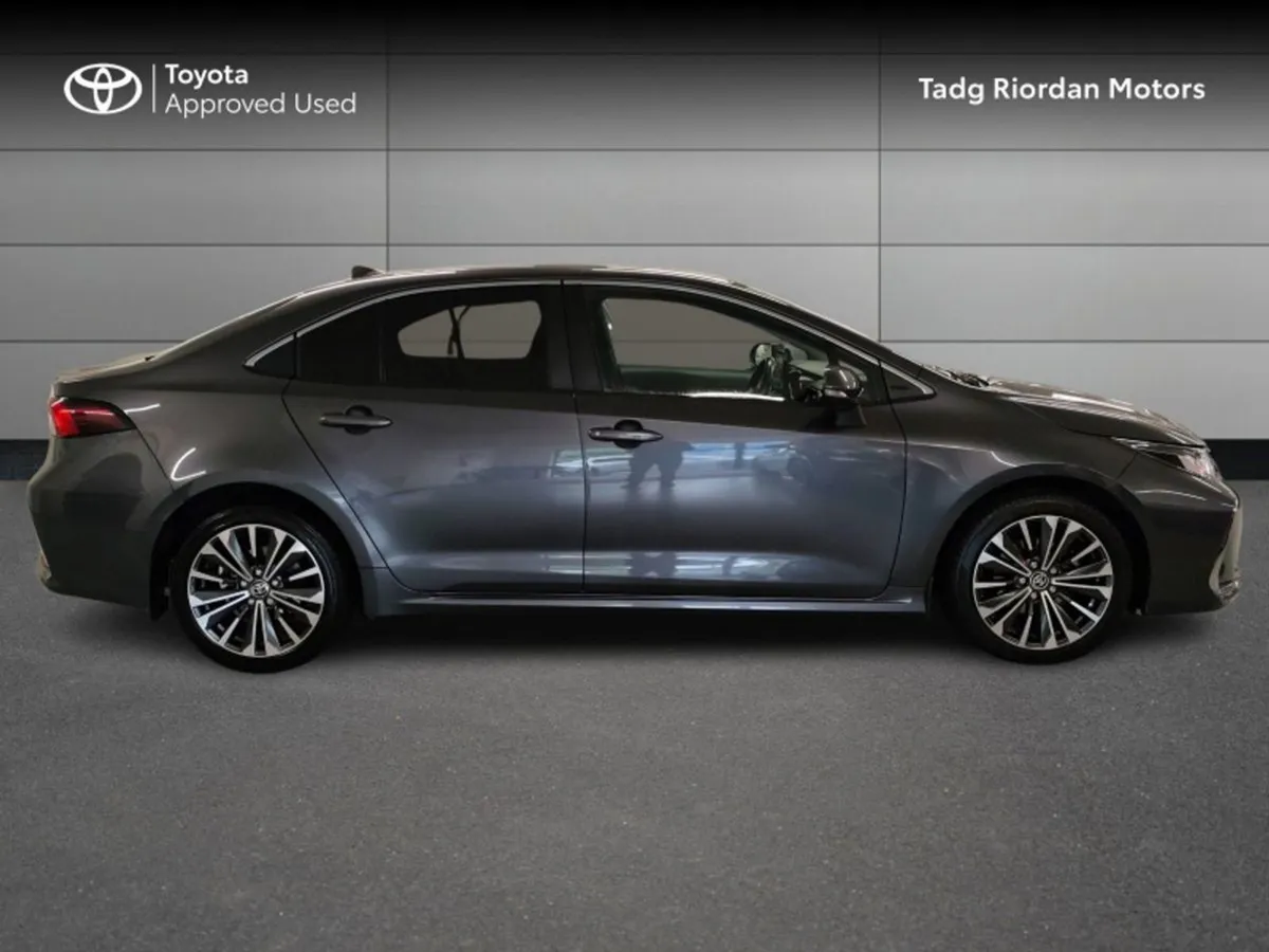 Toyota Corolla Luna Sport Saloon - Image 3