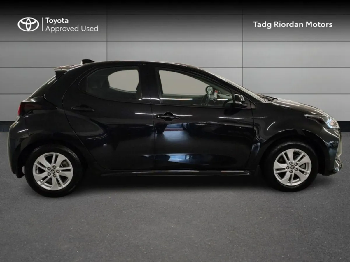 Toyota Yaris Hybrid Luna - Image 3