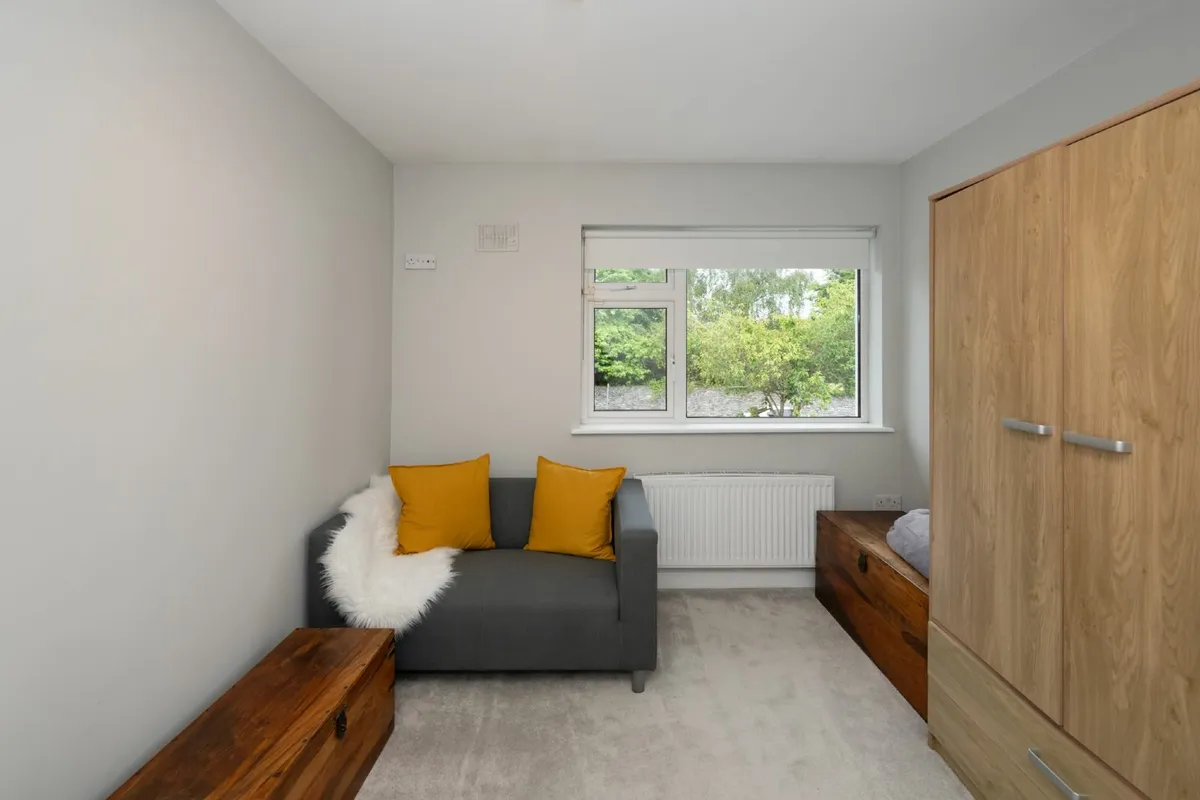 2 seater couch - Image 1
