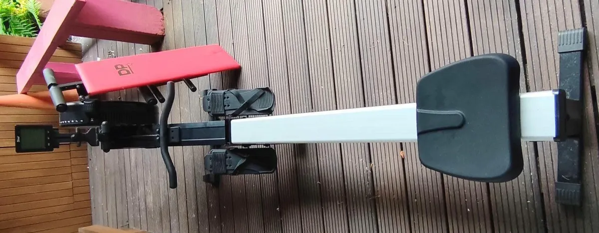 Rowing machine and weight bench - Image 1